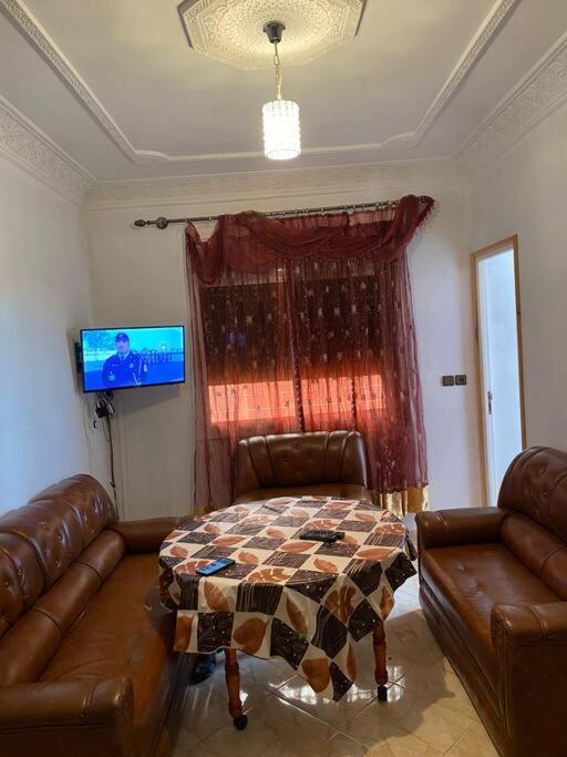 Familial A Lmriss Apartment *