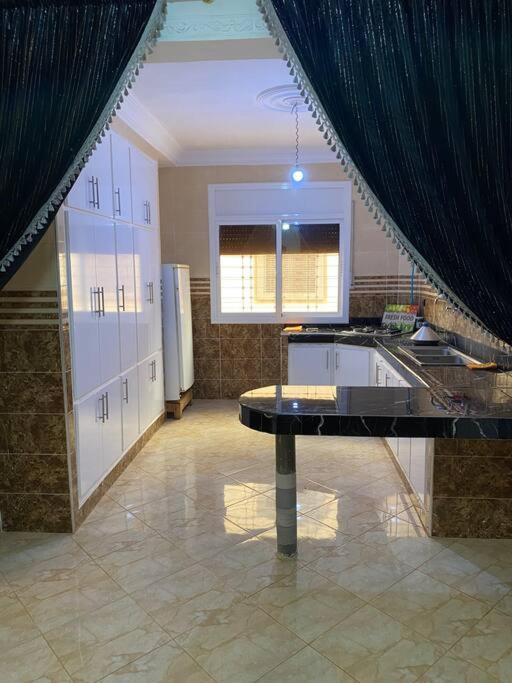 Familial A Lmriss Apartment *